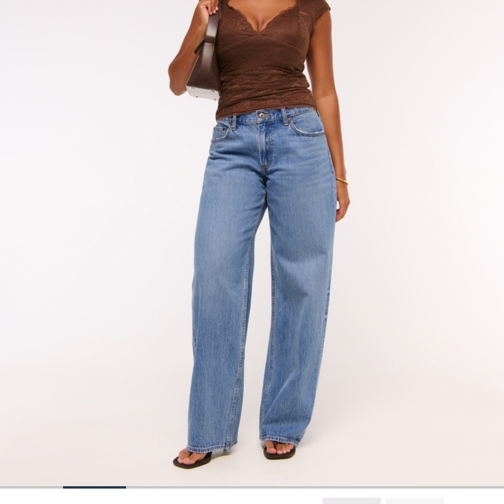 Abercrombie Curve Love Low Rise Ultra Loose Jean Medium Wash